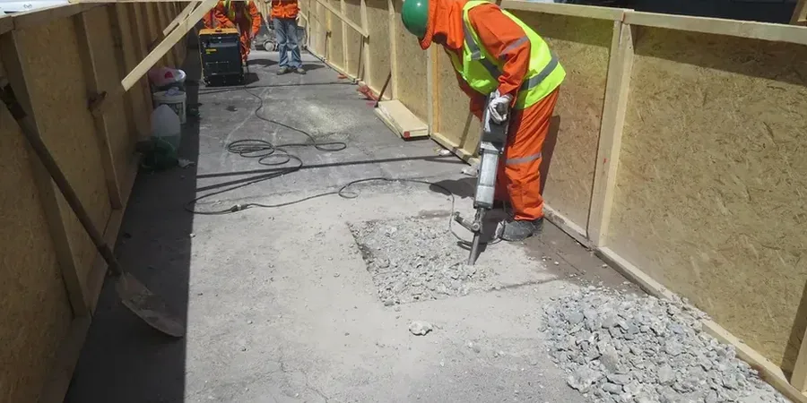 Fouille d’essai à Asnières‑sur‑Seine : reconnaissance des sols urbains en tranchée
